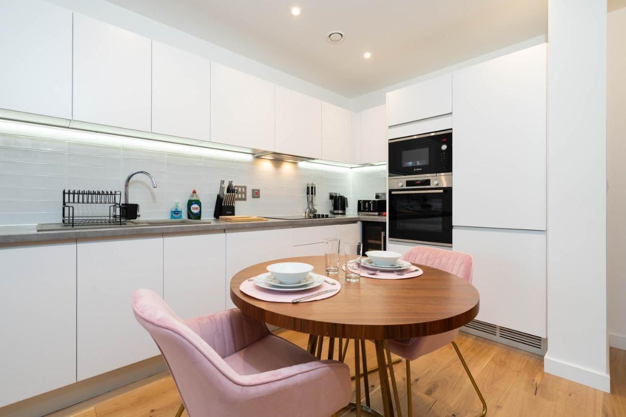 Maevela Apartments ☆ Pink Luxury Apartment With Balcony - Birmingham City Centre - 5 Min Walk From Bullring, Cube, Mailbox, New Street Station - Free Netflix & Wifi エクステリア 写真