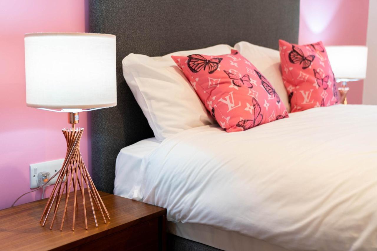 Maevela Apartments ☆ Pink Luxury Apartment With Balcony - Birmingham City Centre - 5 Min Walk From Bullring, Cube, Mailbox, New Street Station - Free Netflix & Wifi エクステリア 写真
