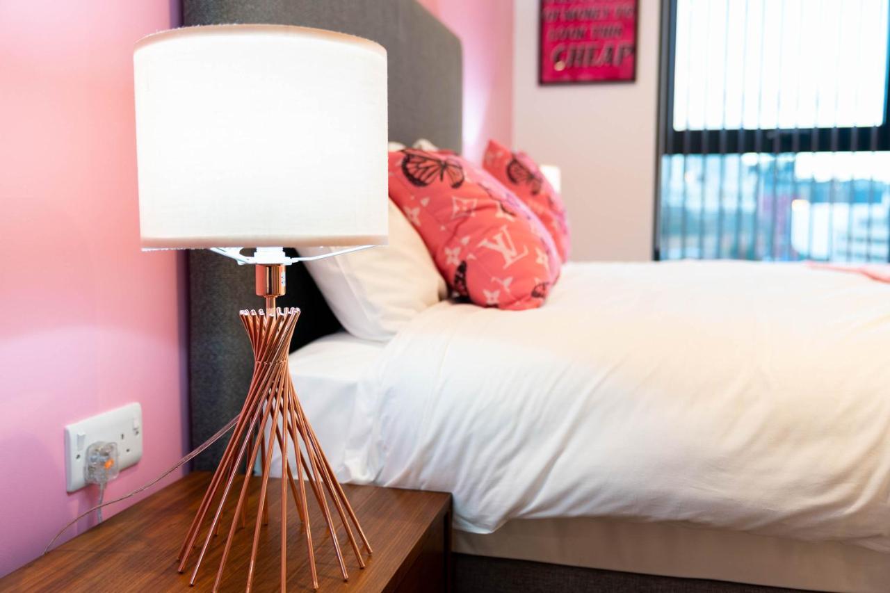 Maevela Apartments ☆ Pink Luxury Apartment With Balcony - Birmingham City Centre - 5 Min Walk From Bullring, Cube, Mailbox, New Street Station - Free Netflix & Wifi エクステリア 写真