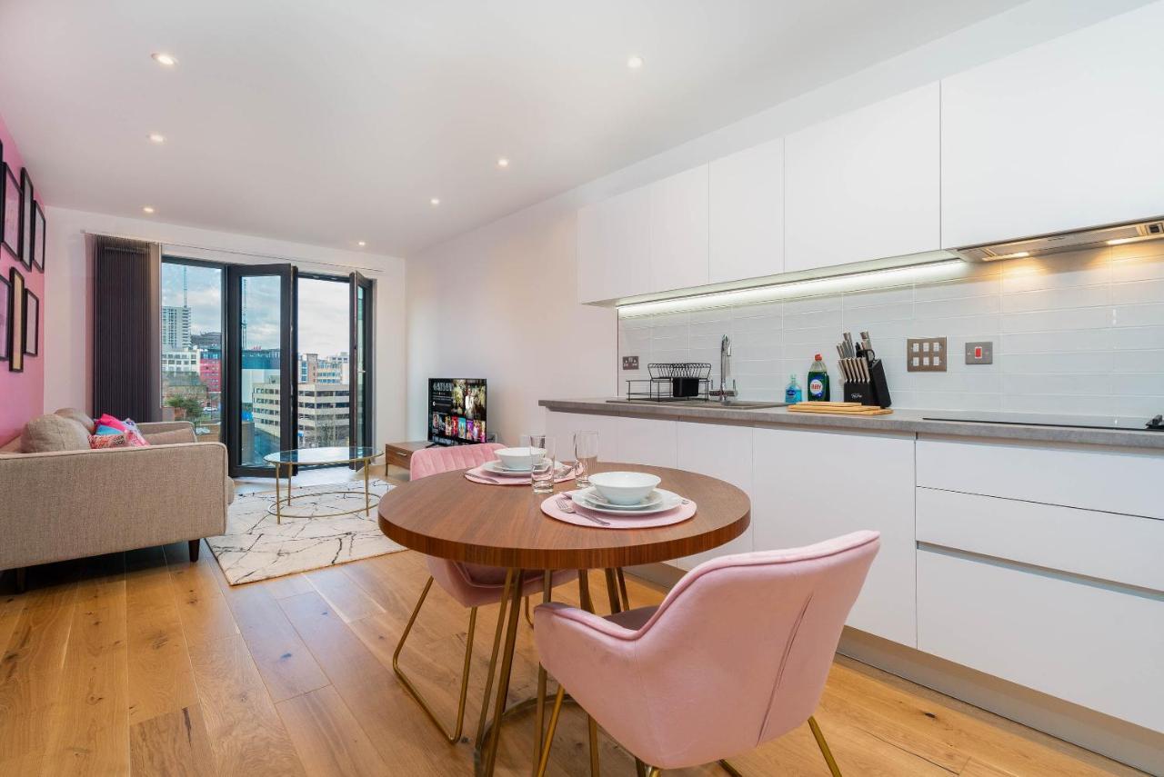 Maevela Apartments ☆ Pink Luxury Apartment With Balcony - Birmingham City Centre - 5 Min Walk From Bullring, Cube, Mailbox, New Street Station - Free Netflix & Wifi エクステリア 写真