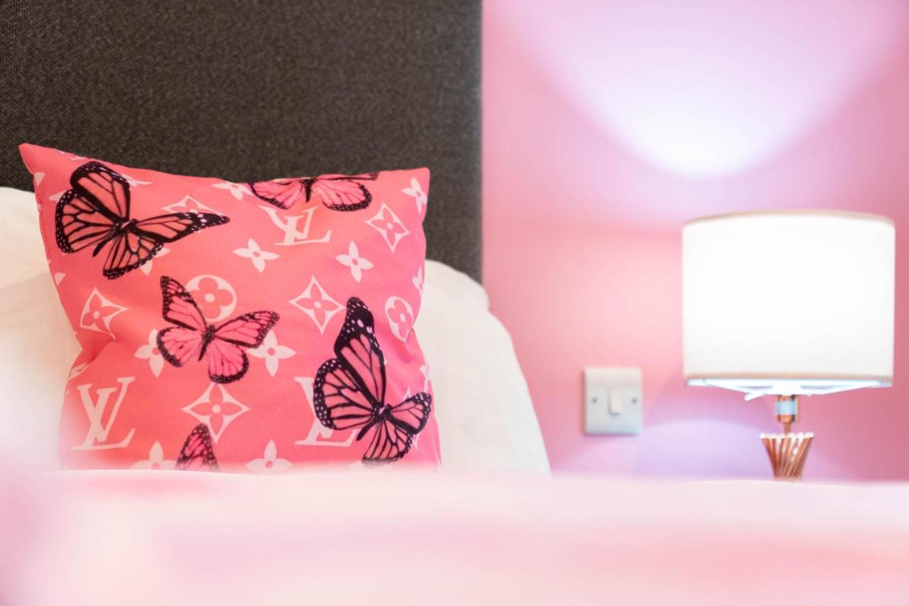 Maevela Apartments ☆ Pink Luxury Apartment With Balcony - Birmingham City Centre - 5 Min Walk From Bullring, Cube, Mailbox, New Street Station - Free Netflix & Wifi エクステリア 写真