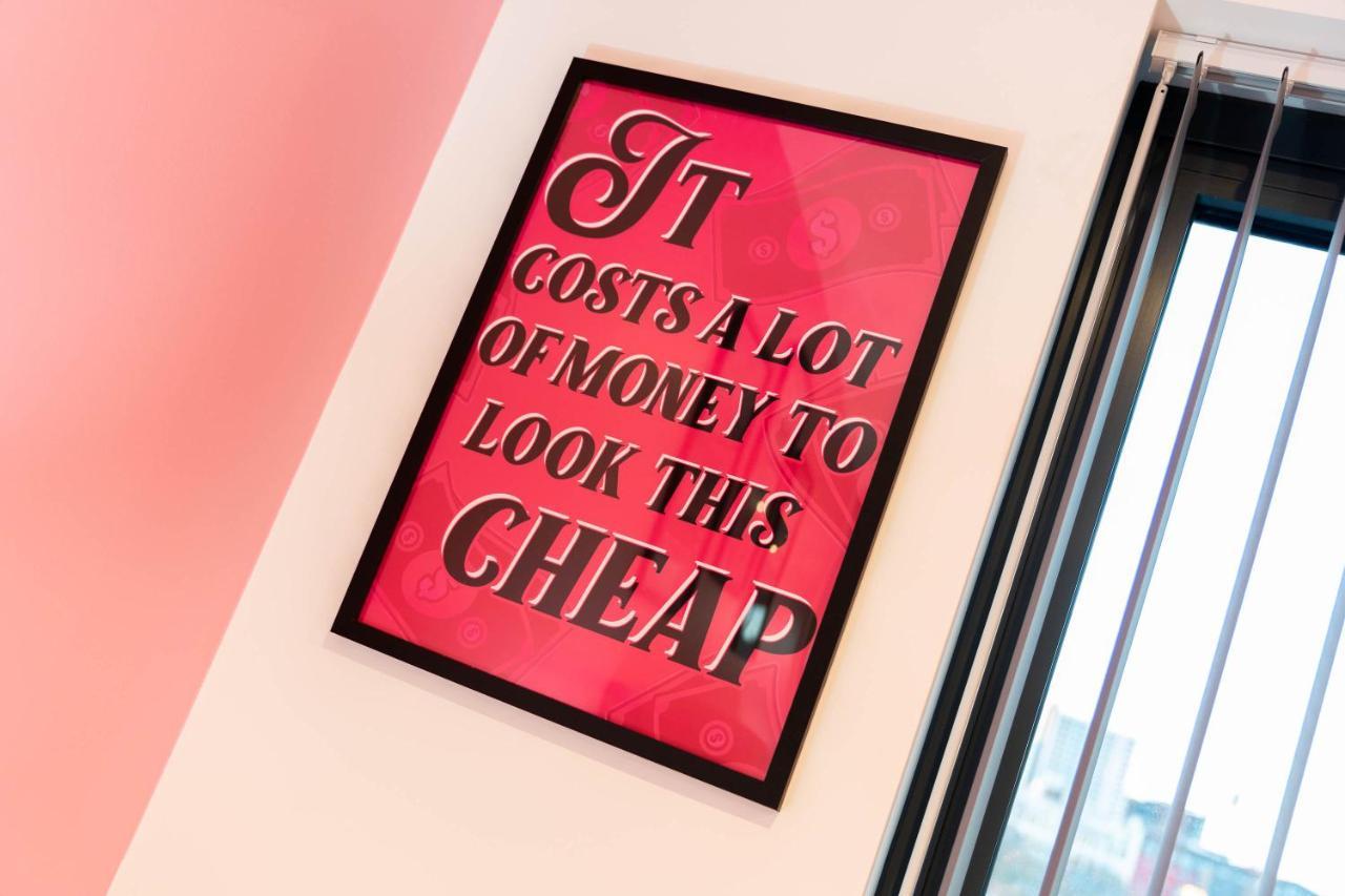 Maevela Apartments ☆ Pink Luxury Apartment With Balcony - Birmingham City Centre - 5 Min Walk From Bullring, Cube, Mailbox, New Street Station - Free Netflix & Wifi エクステリア 写真