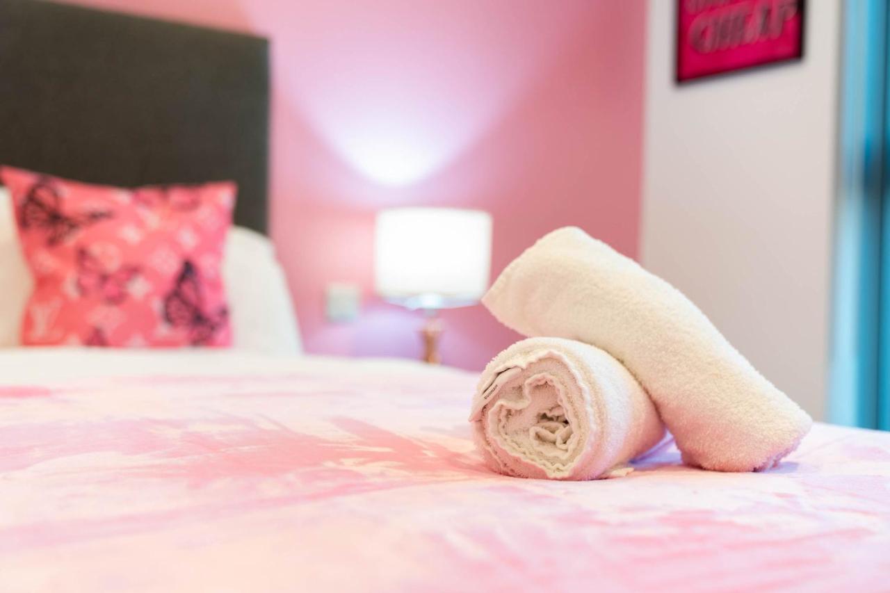 Maevela Apartments ☆ Pink Luxury Apartment With Balcony - Birmingham City Centre - 5 Min Walk From Bullring, Cube, Mailbox, New Street Station - Free Netflix & Wifi エクステリア 写真